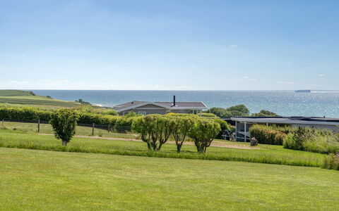 Anniina - 200M from the Sea: Gras, Groen, Grasland, Horizon, Plain, Land Lot, Zee, Gazon, Groundcover, Oceaan