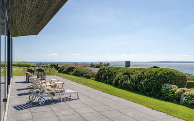 Anniina - 200M from the Sea