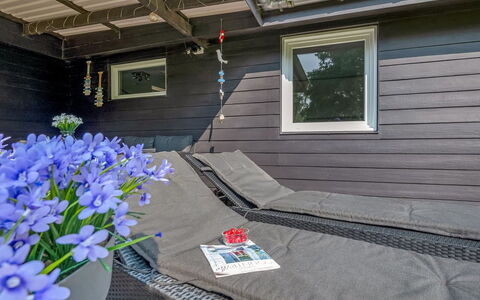 Sunja - 450M from the Sea: Blauw, Struik, Verblijf, Groundcover, Tuin, Landgoed, Schaduw, Landscaping, Boerderij, Eco Hotel