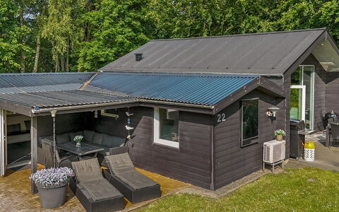 Sunja - 450M from the Sea: Blauw, Struik, Verblijf, Groundcover, Tuin, Landgoed, Schaduw, Landscaping, Boerderij, Eco Hotel