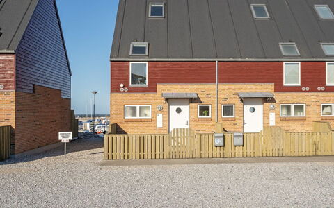 Line - 10M from the Sea: Huis, Dak, Huis, Verblijf, Schuur, Garden Gebouwen, Siding, Werf, Blokhut, Hut