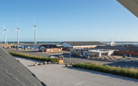 Line - 10M from the Sea: Huis, Dak, Huis, Verblijf, Schuur, Garden Gebouwen, Siding, Werf, Blokhut, Hut