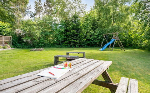 Reika - 1Km from the Sea: Meubilair, Openluchtbank, Tafel, Land Lot, Buitentafel, Buitenmeubels, Picknicktafel, Tuin, Gazon, Weide