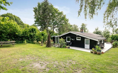 Reika - 1Km from the Sea: Huis, Verblijf, Huis, Tuin, Landgoed, Gazon, Boerderij, Werf, Garden Gebouwen, Schaduw