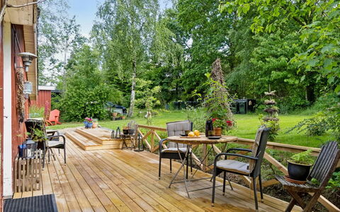 Reika - 1Km from the Sea: Hout, Meubilair, Buitenmeubels, Stoel, Tuin, Dek, Bloempot, Hardwood, Backyard