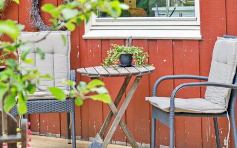 Reika - 1Km from the Sea: Meubilair, Buitenmeubels, Stoel, Buitentafel, Bloempot, Beits, Hardwood, Tuin, Kamerplant, Armleuning