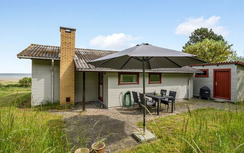 Elpida - 100M from the Sea: Dak, Huis, Huis, Verblijf, Siding, Landgoed, Oprit, Garden Gebouwen, Werf, Schuur
