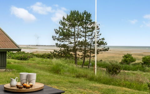 Elpida - 100M from the Sea: Dak, Huis, Huis, Verblijf, Siding, Landgoed, Oprit, Garden Gebouwen, Werf, Schuur