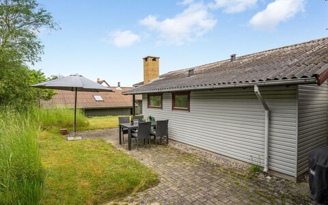 Elpida - 100M from the Sea: Dak, Huis, Huis, Verblijf, Siding, Landgoed, Oprit, Garden Gebouwen, Werf, Schuur