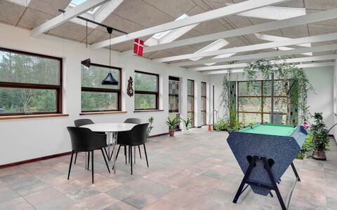 Toska: Flooring, Muur, Verdieping, Interieur Ontwerp, Hout, Plafond, Houten Vloer, Verlichting, Meubilair, Laminaatvloer