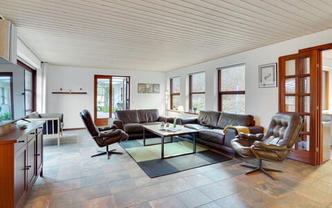 Toska: Flooring, Muur, Verdieping, Interieur Ontwerp, Hout, Plafond, Houten Vloer, Verlichting, Meubilair, Laminaatvloer
