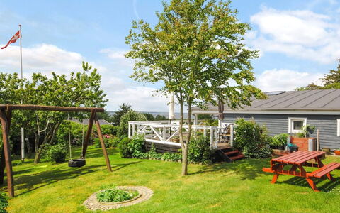 Annabeth - 300M to the Fjord: Struik, Tuin, Land Lot, Gazon, Schaduw, Backyard, Landscaping, Werf, Verblijf