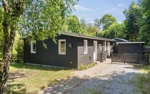 Self - 400M to the Fjord: Hout, Huis, Huis, Struik, Verblijf, Deur, Groundcover, Siding, Tuin