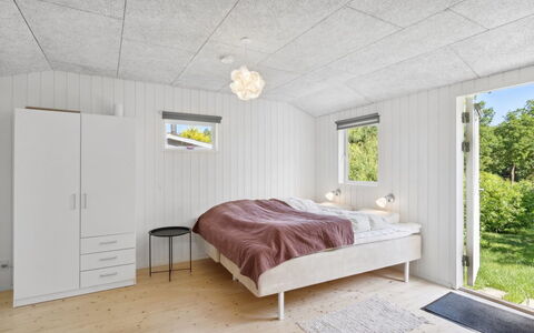 Self - 400M to the Fjord: Plafond, Verdieping, Slaapkamer, Kamer, Houten Vloer, Bedding, Lichte Inrichting, Hardwood, Laken, Bed Frame