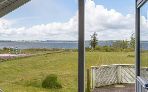 Arleta - 250M to the Fjord: Blauw, Struik, Verblijf, Groundcover, Tuin, Landgoed, Schaduw, Landscaping, Boerderij, Eco Hotel