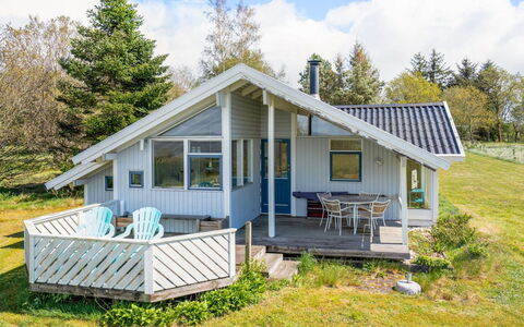 Arleta - 250M to the Fjord: Blauw, Struik, Verblijf, Groundcover, Tuin, Landgoed, Schaduw, Landscaping, Boerderij, Eco Hotel