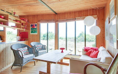 Bryndis - 300M from the Sea: Woongebied, Dak, Voorstad, Oprit, Landgoed, Schoorsteen
