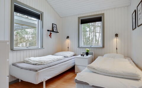 Aiden - 300M from the Sea: Huis, Slaapkamer, Bed, Freezing, Bedding, Bed Frame, Sneeuw, Laken, Winter, Daylighting