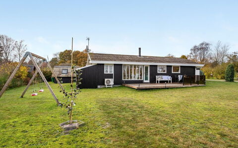 Joon - 300M from the Sea: Dak, Huis, Huis, Verblijf, Siding, Landgoed, Oprit, Garden Gebouwen, Werf, Schuur