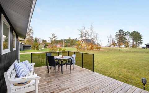 Joon - 300M from the Sea: Dak, Huis, Huis, Verblijf, Siding, Landgoed, Oprit, Garden Gebouwen, Werf, Schuur