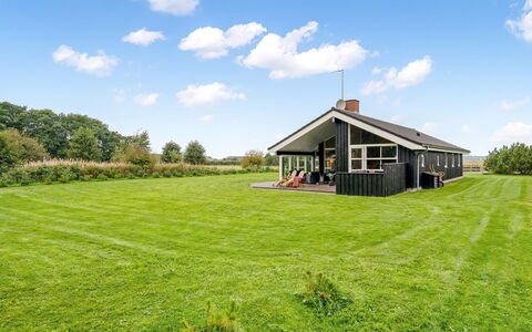 Femke - 250M to the Fjord: Hout, Huis, Veranda, Dek, Hardwood, Dak, Beits, Houten Vloer, Eco Hotel