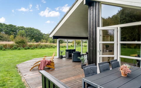 Femke - 250M to the Fjord: Hout, Huis, Veranda, Dek, Hardwood, Dak, Beits, Houten Vloer, Eco Hotel