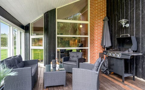Femke - 250M to the Fjord: Hout, Huis, Veranda, Dek, Hardwood, Dak, Beits, Houten Vloer, Eco Hotel