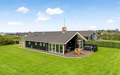 Femke - 250M to the Fjord: Hout, Huis, Veranda, Dek, Hardwood, Dak, Beits, Houten Vloer, Eco Hotel