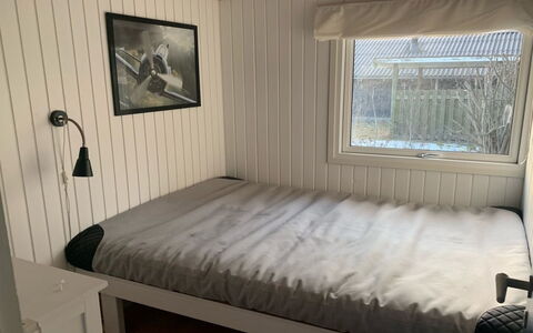 Ruka - 350M from the Sea: Hout, Verdieping, Slaapkamer, Flooring, Meubilair, Interieur Ontwerp, Bed, Huis, Kamer, Bed Frame