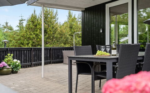 Frudde - 400M from the Sea: Dak, Huis, Huis, Verblijf, Siding, Landgoed, Oprit, Garden Gebouwen, Werf, Schuur