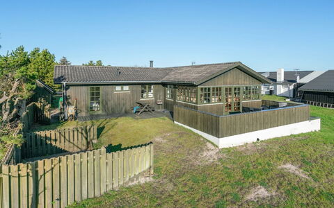 Annabell - 150M from the Sea: Woongebied, Dak, Voorstad, Oprit, Landgoed, Schoorsteen