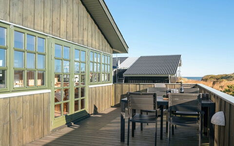 Annabell - 150M from the Sea: Woongebied, Dak, Voorstad, Oprit, Landgoed, Schoorsteen