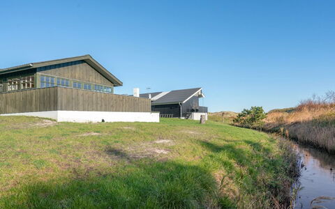 Annabell - 150M from the Sea: Woongebied, Dak, Voorstad, Oprit, Landgoed, Schoorsteen
