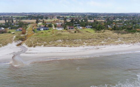 Annabell - 150M from the Sea: Woongebied, Dak, Voorstad, Oprit, Landgoed, Schoorsteen