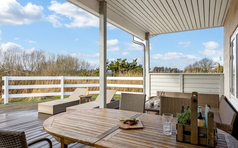 Gerko - 150M from the Sea: Dak, Huis, Huis, Verblijf, Siding, Landgoed, Oprit, Garden Gebouwen, Werf, Schuur