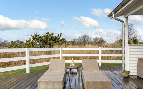 Gerko - 150M from the Sea: Dak, Huis, Huis, Verblijf, Siding, Landgoed, Oprit, Garden Gebouwen, Werf, Schuur