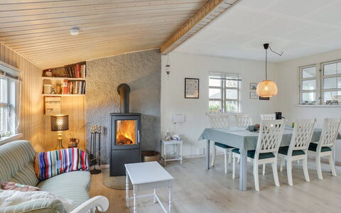Skaghe - 200M from the Sea: Meubilair, Interieur Ontwerp, Hout, Plafond, Flooring, Kamer, Verdieping, Lichte Inrichting, Woonkamer, Huis