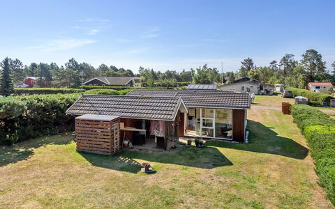 Skaghe - 200M from the Sea: Gras, Huis, Dak, Woongebied, Huis, Verblijf, Landelijk Gebied, Tuin, Gazon, Backyard