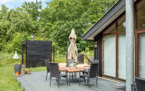 Thorine - 750M from the Sea: Hout, Huis, Veranda, Dek, Hardwood, Dak, Beits, Houten Vloer, Eco Hotel