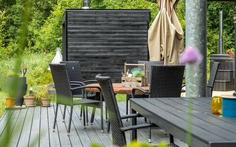 Thorine - 750M from the Sea: Hout, Huis, Veranda, Dek, Hardwood, Dak, Beits, Houten Vloer, Eco Hotel