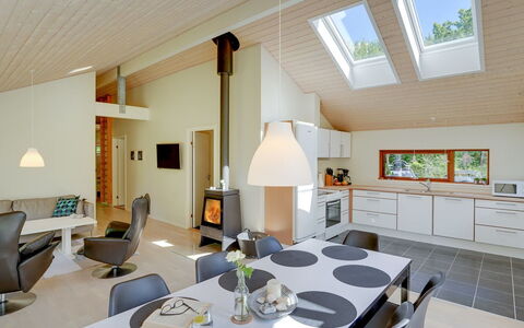 Thorine - 750M from the Sea: Hout, Huis, Veranda, Dek, Hardwood, Dak, Beits, Houten Vloer, Eco Hotel