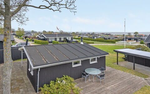 Aarto - 250M from the Sea: Dak, Huis, Huis, Verblijf, Siding, Landgoed, Oprit, Garden Gebouwen, Werf, Schuur