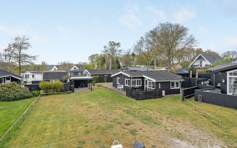 Aarto - 250M from the Sea: Dak, Huis, Huis, Verblijf, Siding, Landgoed, Oprit, Garden Gebouwen, Werf, Schuur