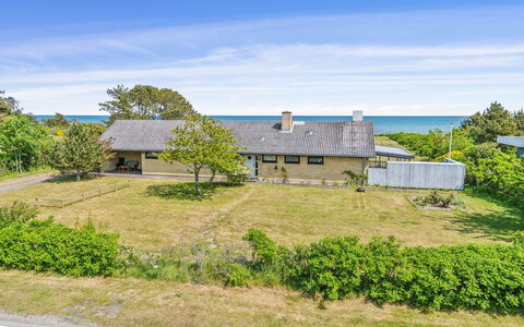 Kalist - 50M from the Sea: Dak, Huis, Huis, Verblijf, Siding, Landgoed, Oprit, Garden Gebouwen, Werf, Schuur