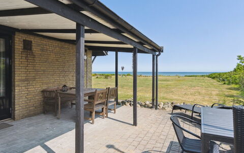 Kalist - 50M from the Sea: Dak, Huis, Huis, Verblijf, Siding, Landgoed, Oprit, Garden Gebouwen, Werf, Schuur