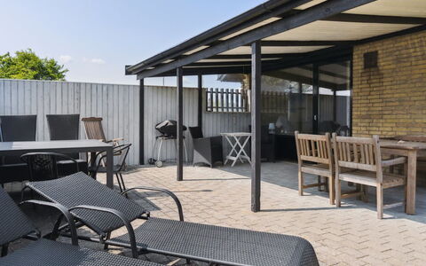 Kalist - 50M from the Sea: Dak, Huis, Huis, Verblijf, Siding, Landgoed, Oprit, Garden Gebouwen, Werf, Schuur