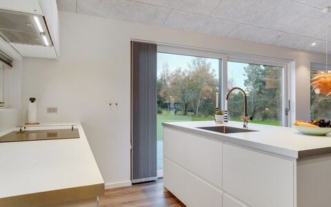 Evia - 500M from the Sea: Dag, Gebouw, Stedelijk Gebied, Grootstedelijk Gebied, Stad, Appartement, Buurt, Metropolis, Wolkenkrabber