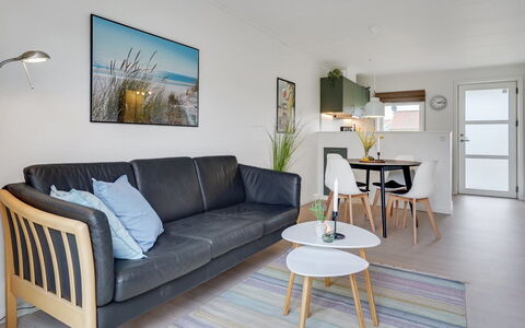 Sipi - 100M from the Sea: Interieur Ontwerp, Bankstel, Flooring, Meubilair, Hout, Woonkamer, Verdieping, Kamer, Appartement, Plafond