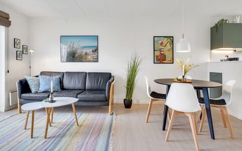 Sipi - 100M from the Sea: Meubilair, Interieur Ontwerp, Flooring, Bankstel, Woonkamer, Tafel, Hout, Verdieping, Houten Vloer, Stoel