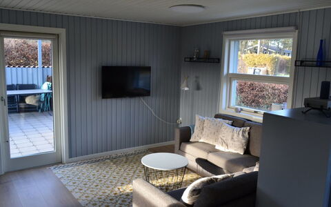 Kjartan - 1.2Km from the Sea: Hout, Flooring, Interieur Ontwerp, Verdieping, Huis, Plafond, Kamer, Woonkamer, Beits, Bankstel
